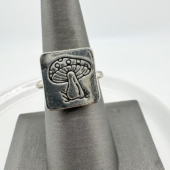 Vintage Engraved Mushroom Ring Fairycore Statement Retro Charm Cottage - Picture 2 of 8